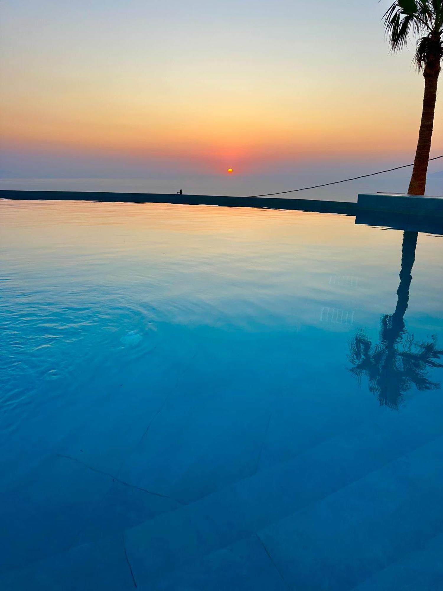 Leon Luxury Suites Imerovígli Kültér fotó